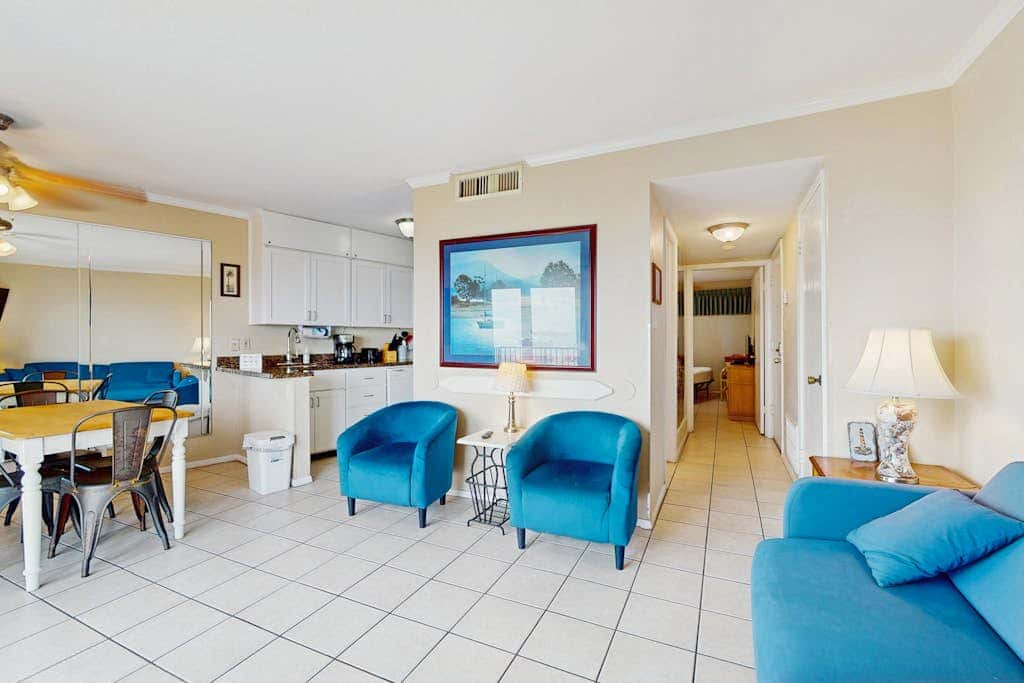 La Internacional Condominiums #203