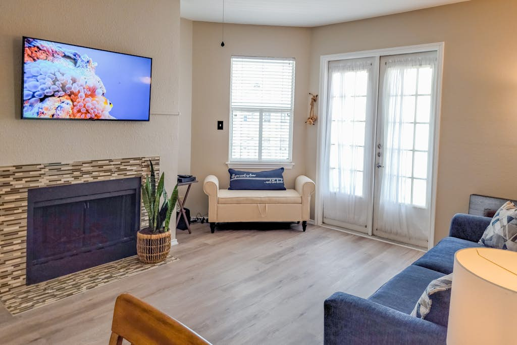Beach Club - Ocean Breeze Retreat – Island Condo
