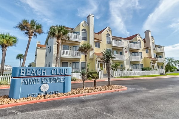 Completely renovated dog-friendly condo w/hot tub & pool - short walk to beach