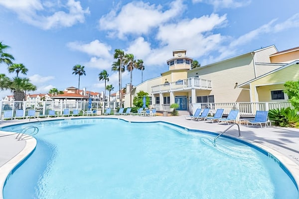 Completely renovated dog-friendly condo w/hot tub & pool - short walk to beach