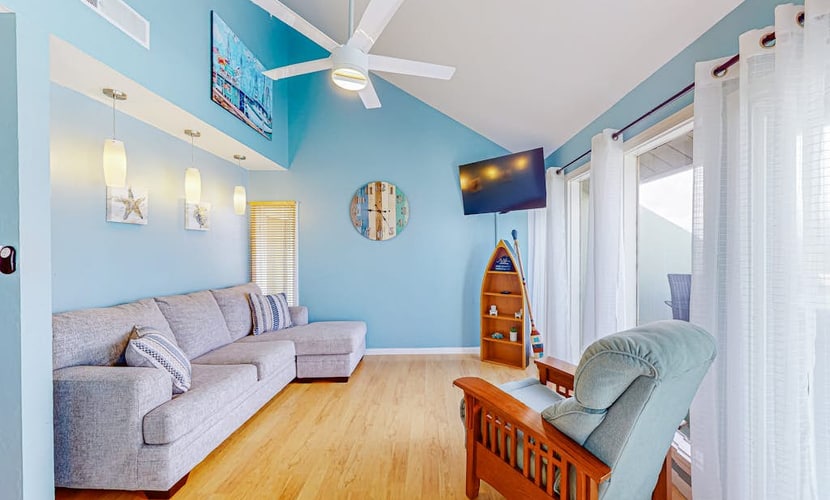 Water-view condo with docks, outdoor pool, near attractions