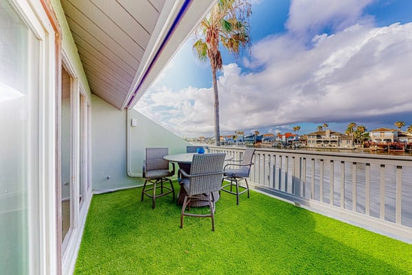 Water-view condo with docks, outdoor pool, near attractions