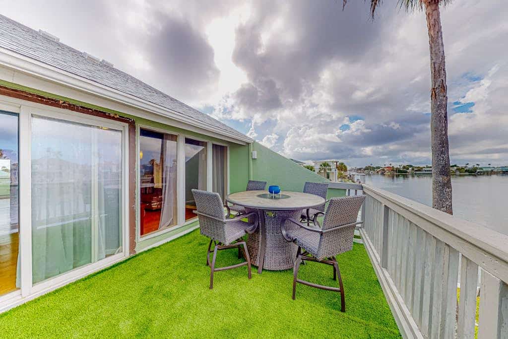 Water-view condo with docks, outdoor pool, near attractions