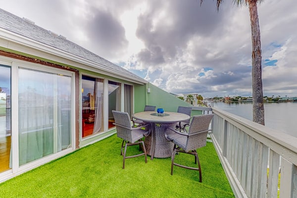 Water-view condo with docks, outdoor pool, near attractions