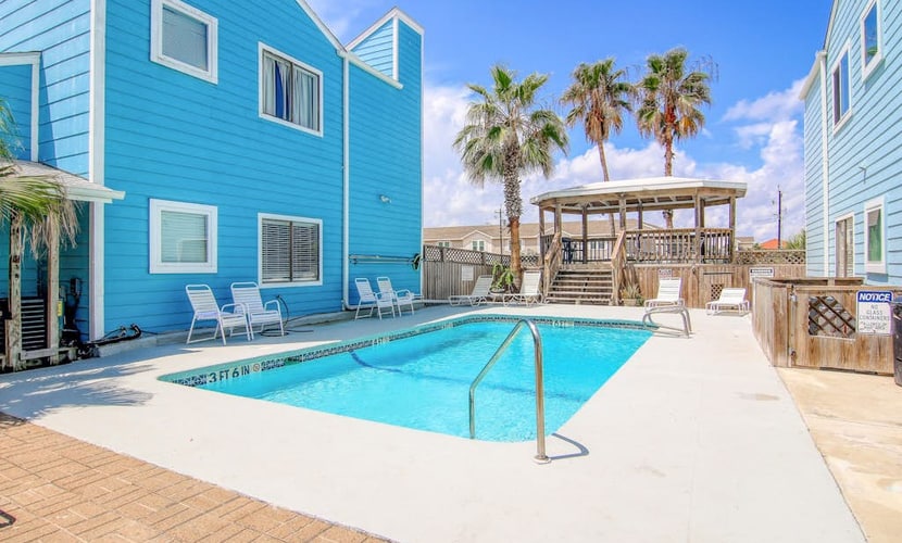 Tranquil ground floor condo with shared pool - steps to sand