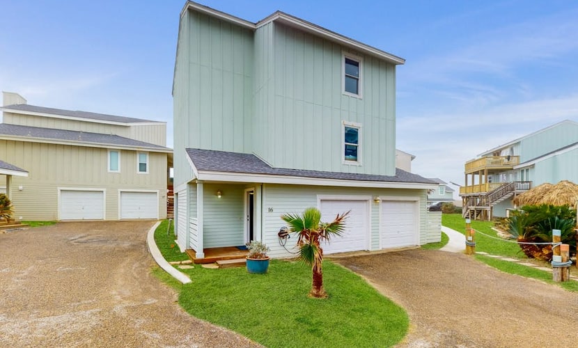 Updated Home at Lost Colony w/ Ocean View - Close to Beach/Dog Friendly