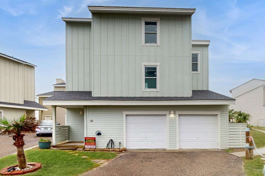 Updated Home at Lost Colony w/ Ocean View - Close to Beach/Dog Friendly