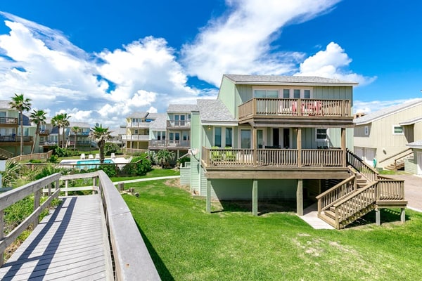 Updated Home at Lost Colony w/ Ocean View - Close to Beach/Dog Friendly