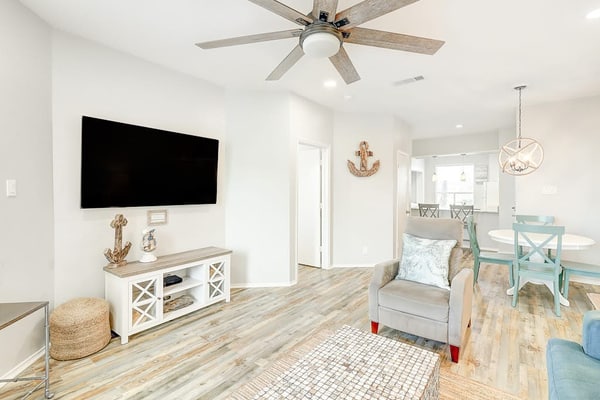 Updated beach condo with pool, sauna, patio & high-end appliances - dog-friendly