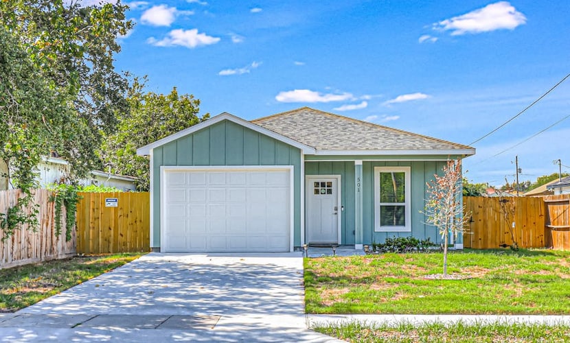 Friendly neighborhood home near fishing pier with dog-friendly yard & W/D
