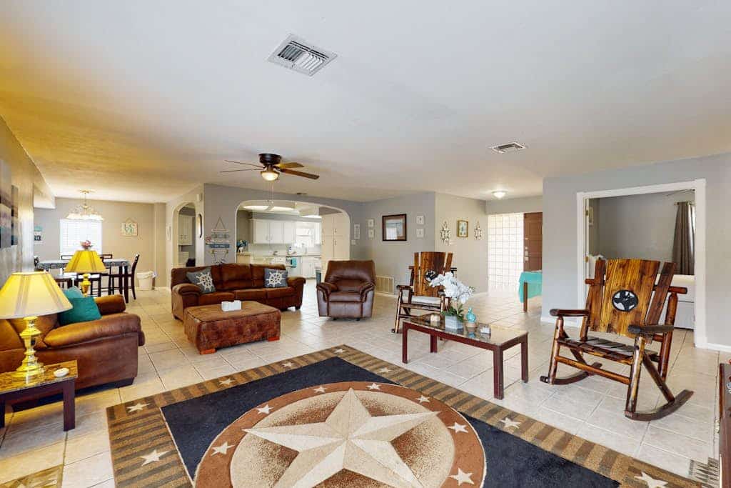6-bedroom cozy home with water view and deck with patio furniture