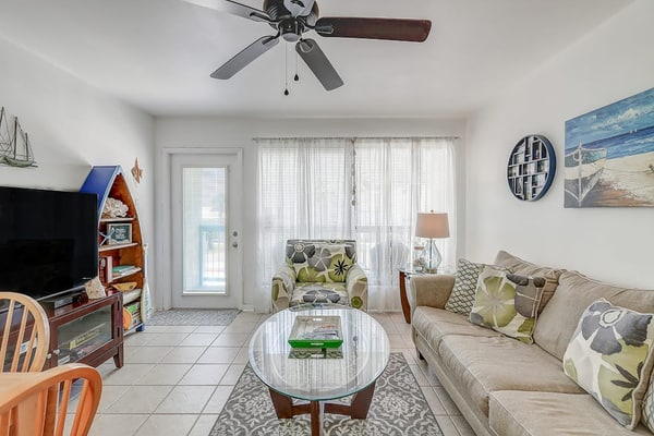 Breezy condo with balcony, pool, fast WiFi, central AC & W/D