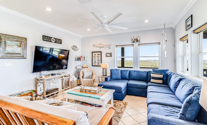 Duplex top-floor with pool & Gulf views - walk to the beach