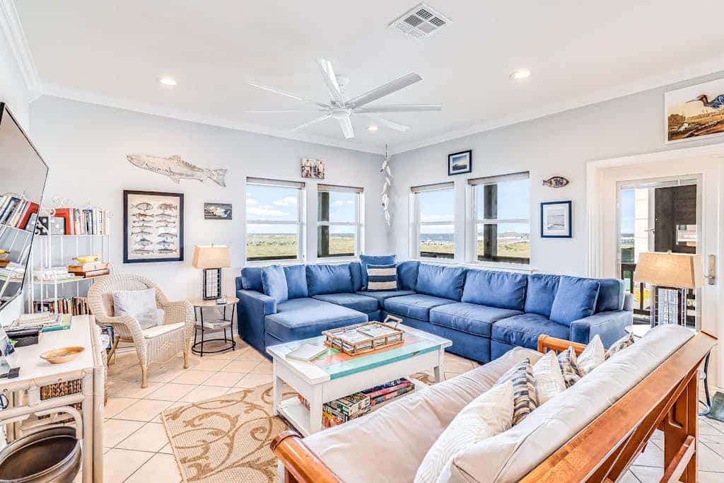 Duplex top-floor with pool & Gulf views - walk to the beach