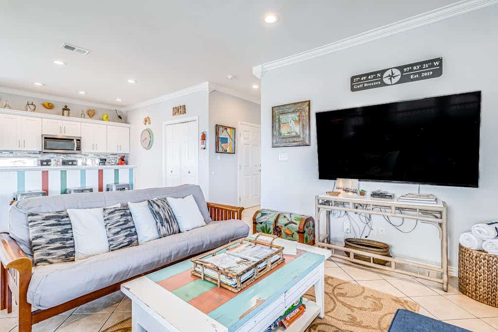 Duplex top-floor with pool & Gulf views - walk to the beach