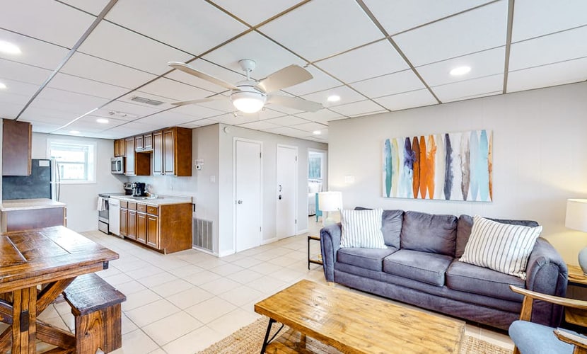 Lovely condo with pool, balcony, central AC, full kitchen, & gas grill