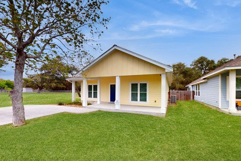 Fish Tail - Covered Patio & Yard, Near Beach