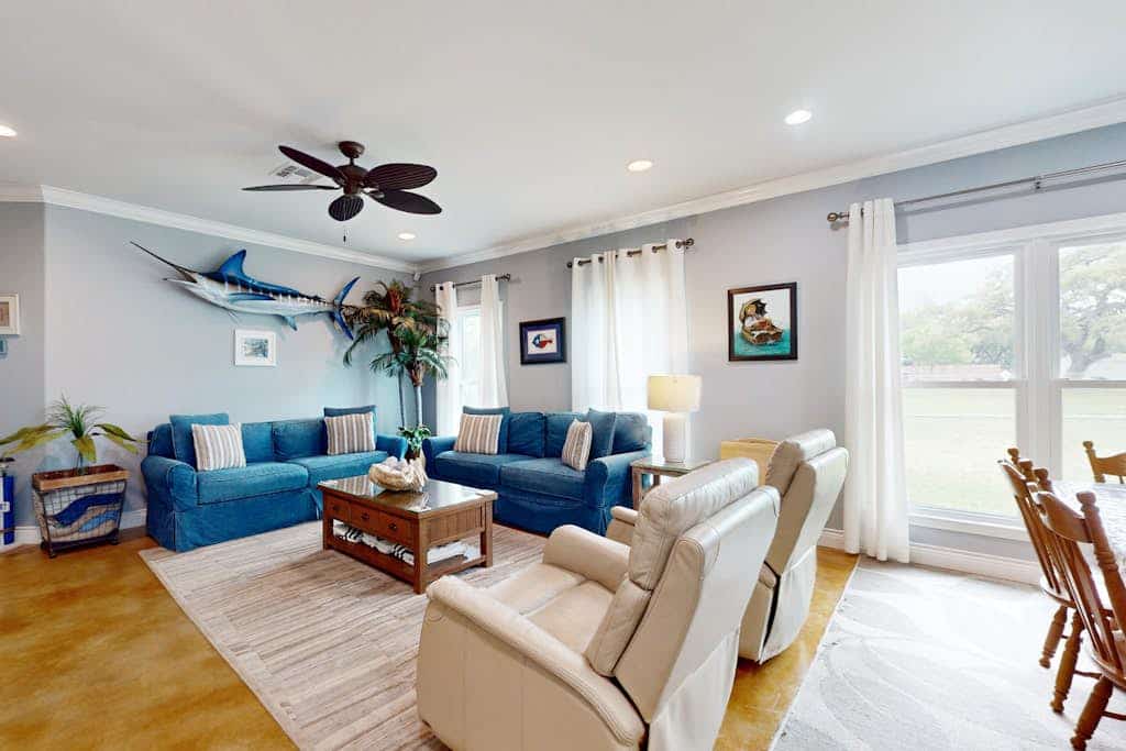 Contemporary home with covered patio & yard - quick drive to the beach & dining