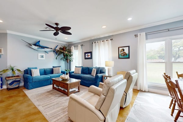 Contemporary home with covered patio & yard - quick drive to the beach & dining