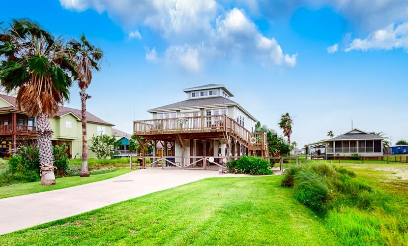 Festive Beach Retreat | Large Deck & Lovely Views | Walk 2 Blocks to the Gulf
