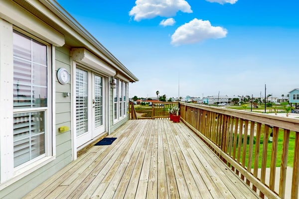 Festive Beach Retreat | Large Deck & Lovely Views | Walk 2 Blocks to the Gulf