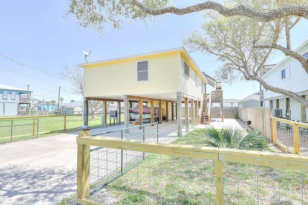 Ocean-view home with fast WiFi, central AC, and private washer/dryer