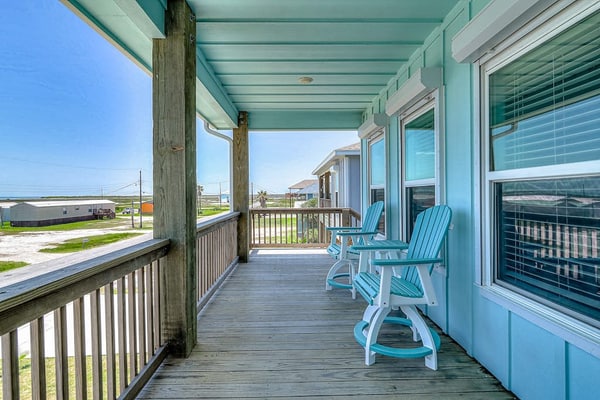 Dog-friendly ocean view home with an enclosed yard, washer/dryer, & central AC