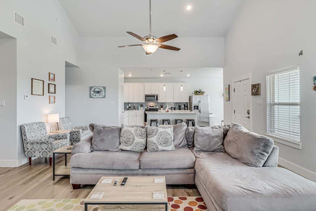 The Sea Glass Inn - Ocean Views, Yard & Dogs OK