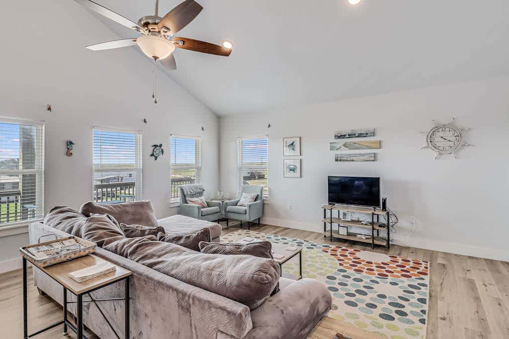 The Sea Glass Inn - Ocean Views, Yard & Dogs OK