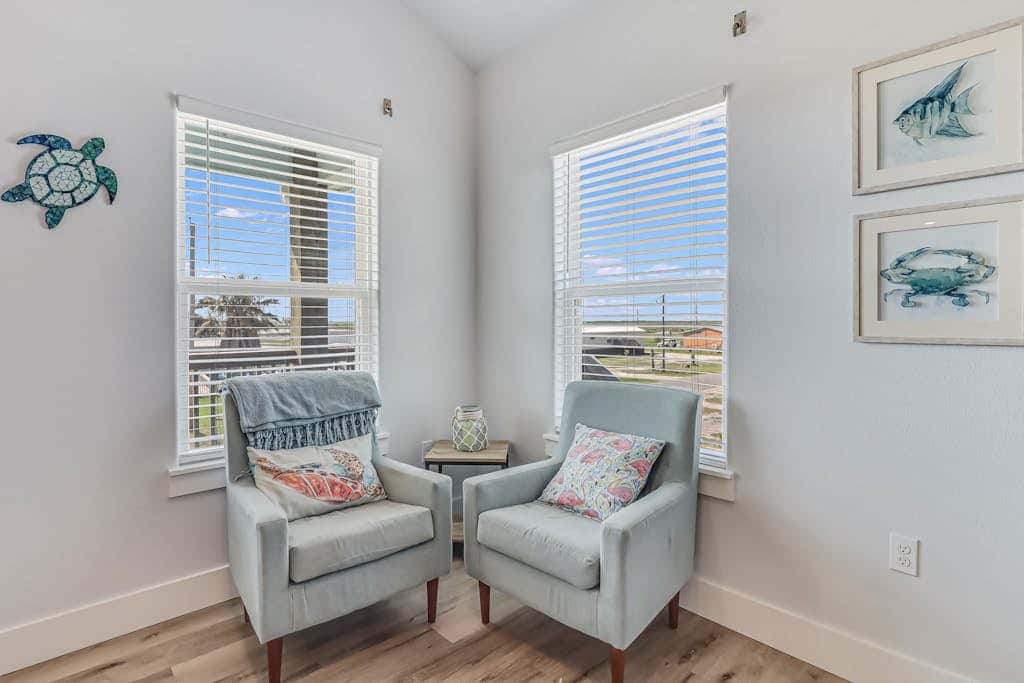 The Sea Glass Inn - Ocean Views, Yard & Dogs OK