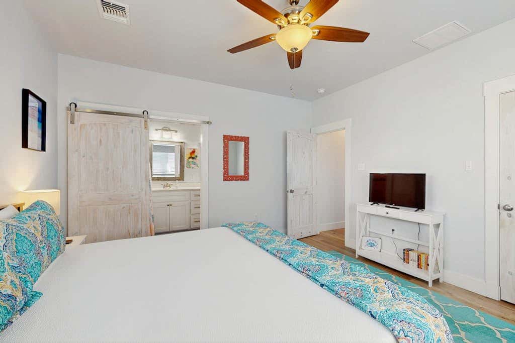 The Sea Glass Inn - Ocean Views, Yard & Dogs OK