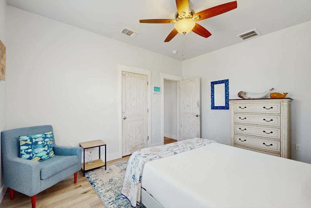 The Sea Glass Inn - Ocean Views, Yard & Dogs OK