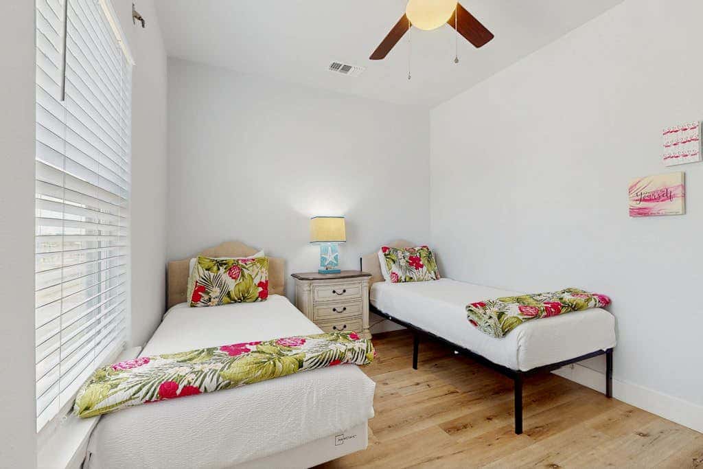 The Sea Glass Inn - Ocean Views, Yard & Dogs OK