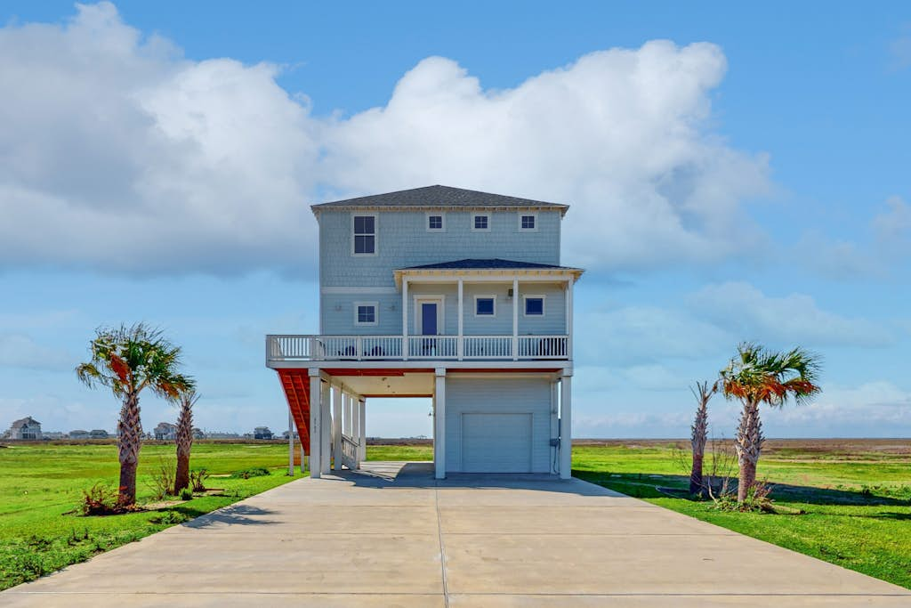 Sunset Bay - Bay Views, 2 Balconies, Sleeps 12