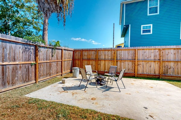 Wonderful sun-filled retreat w/ generous patio, firepit, & W/D - near the beach