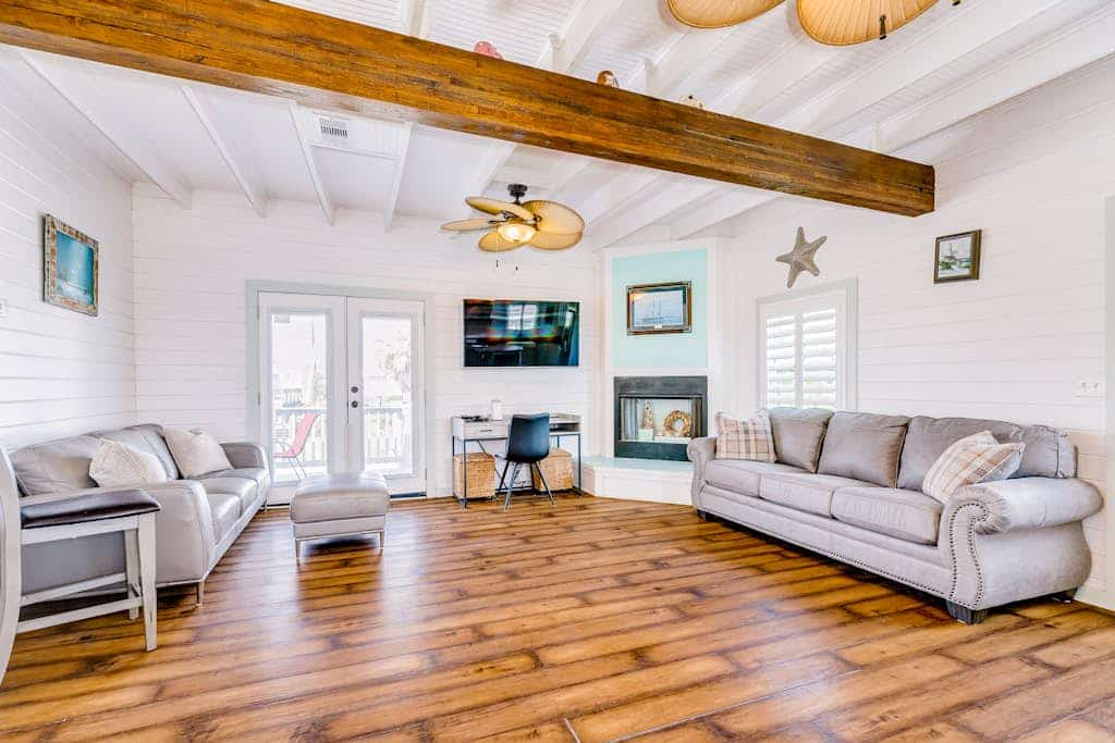 The Treehouse - Steps to the Beach & Sunny Deck