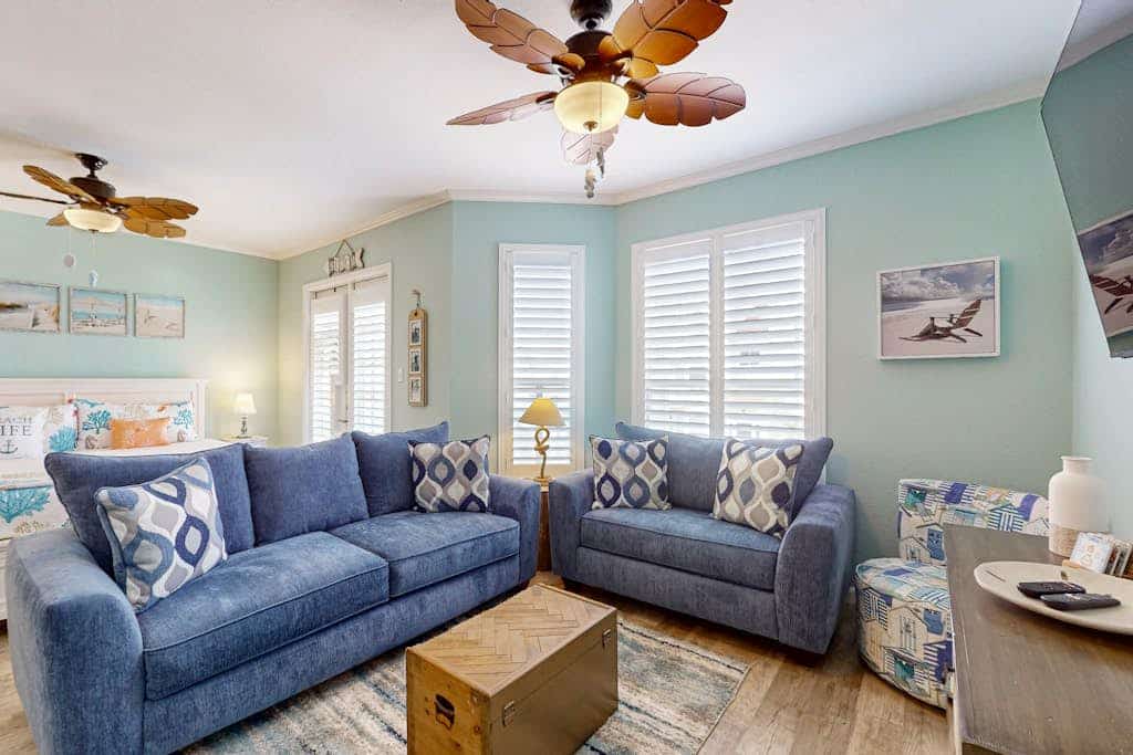 Island Getaway - Pool, Hot Tub & Sauna Near Beach