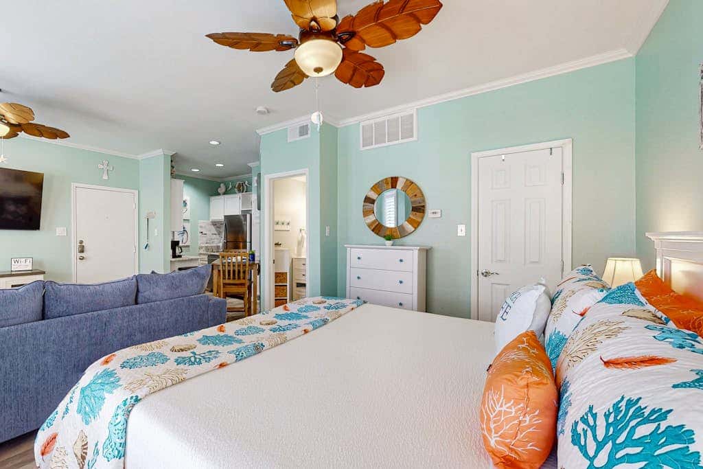 Island Getaway - Pool, Hot Tub & Sauna Near Beach