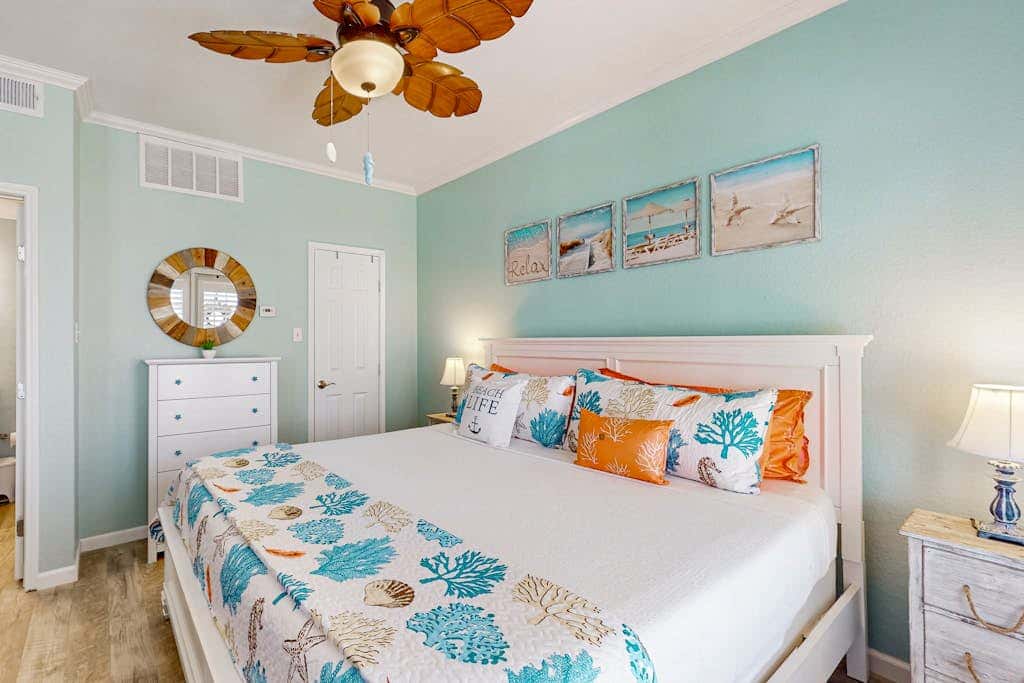 Island Getaway - Pool, Hot Tub & Sauna Near Beach