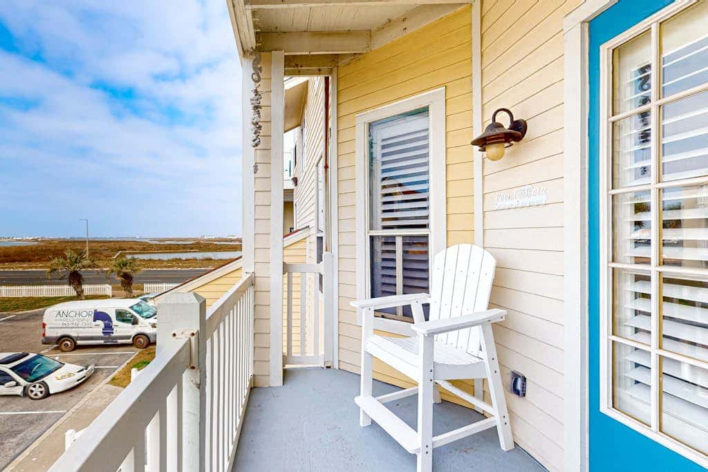 Island Getaway - Pool, Hot Tub & Sauna Near Beach