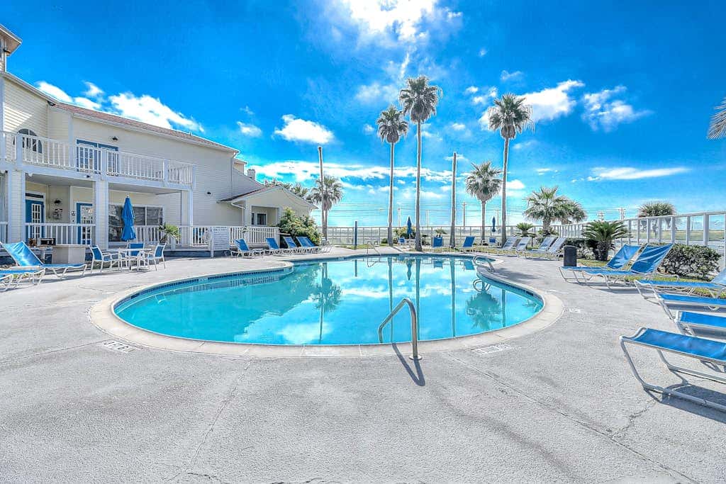 Island Getaway - Pool, Hot Tub & Sauna Near Beach