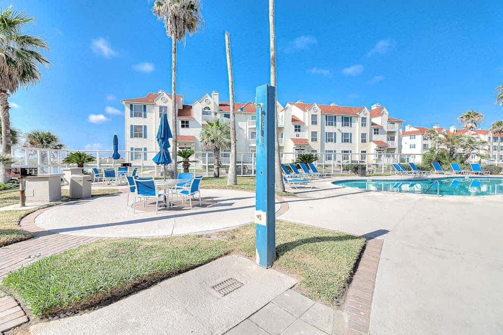 Island Getaway - Pool, Hot Tub & Sauna Near Beach
