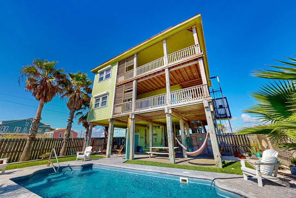 Gulf Breezes Unit B - Pool, Fenced Yard & Dogs OK