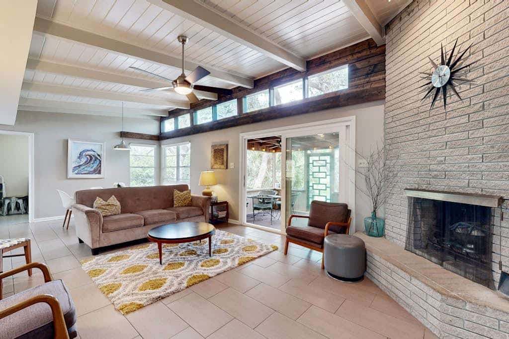 Zen Live Oak Living | Tranquil Backyard, Firepit, Grill | Lovely Lanai