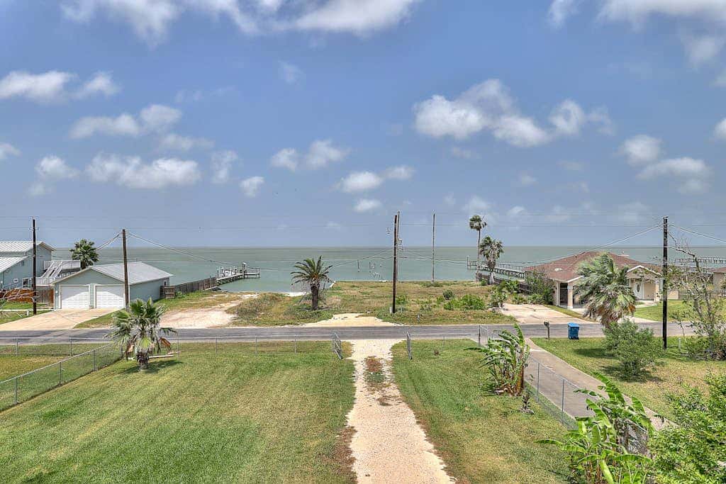 Relaxed Beachin - Rooftop Deck & Bay Views