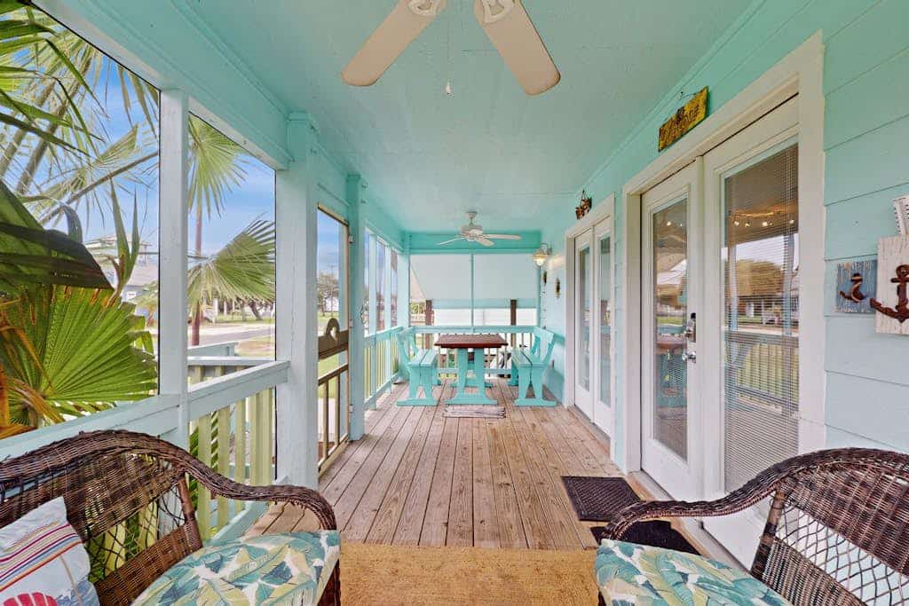 South Pearl Sailfish: Coastal-Chic Cottage w/ Screened Porch - Walk to Bay