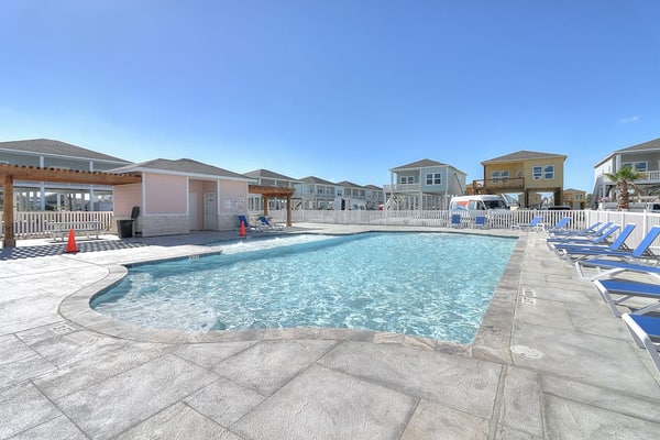 Placid home with balcony, patio, gas grill, washer/dryer, & pool - golf nearby