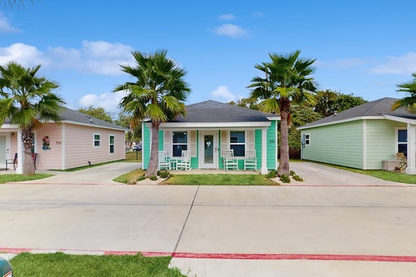 Dog-friendly retreat with shared pool and firepit