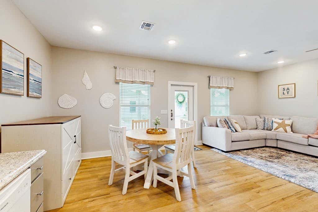Seaglass Cottage - Pool, Fire Pit & Dogs OK