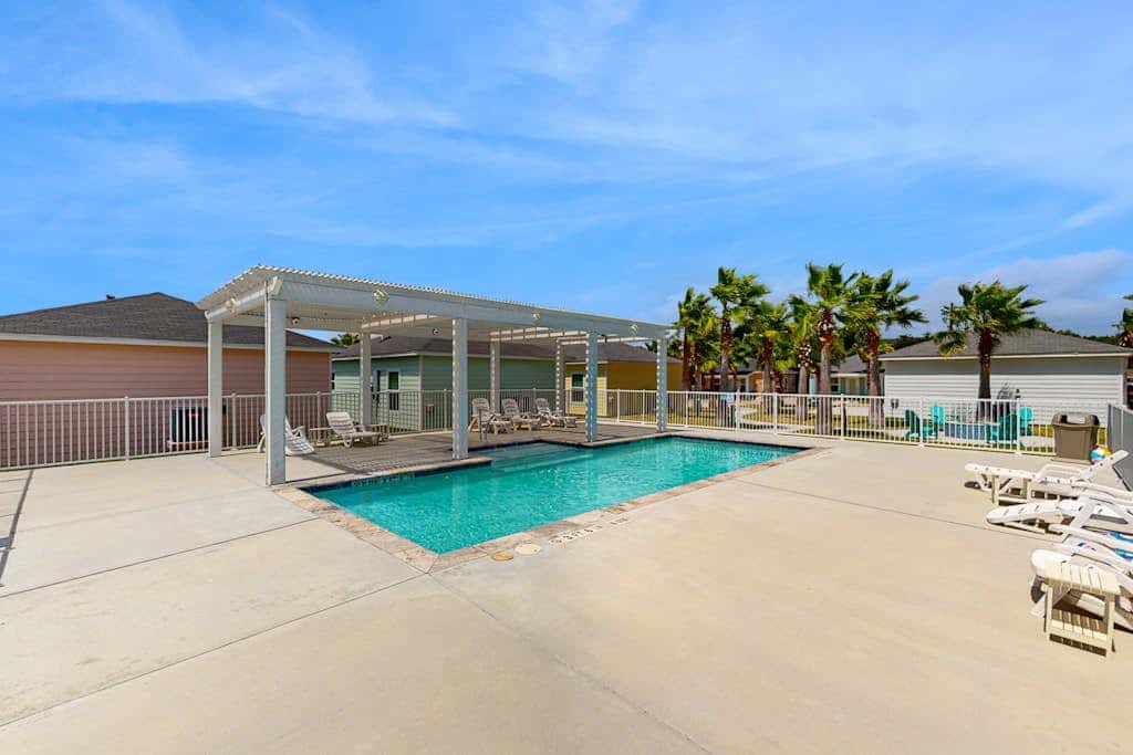 Seaglass Cottage - Pool, Fire Pit & Dogs OK